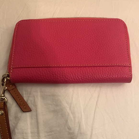 🎉FLASH🎉Today Only - Like New Dooney and Bourke Strawberry Wallet (#13) - Picture 4 of 8